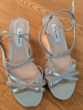 Nina New York Size 7.5 Silver Rhinestone Strappy Heels